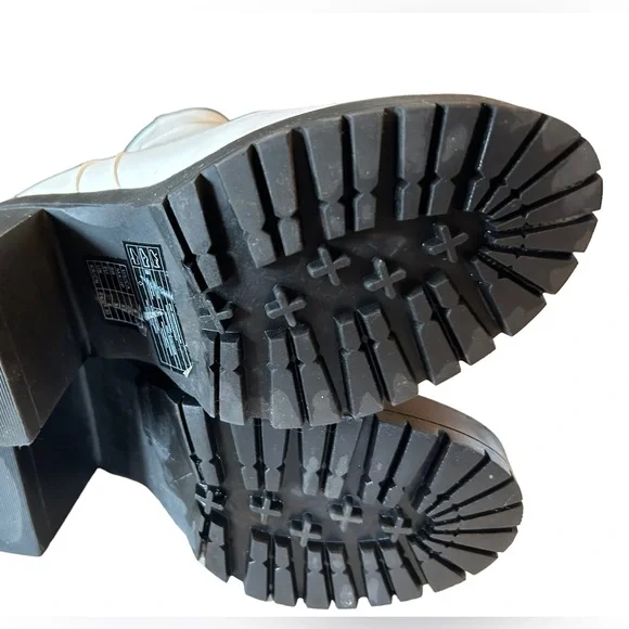 FOREVER 21 White black Platform sole ankle booties side zip up size 8 boots NWOB - Picture 7 of 7